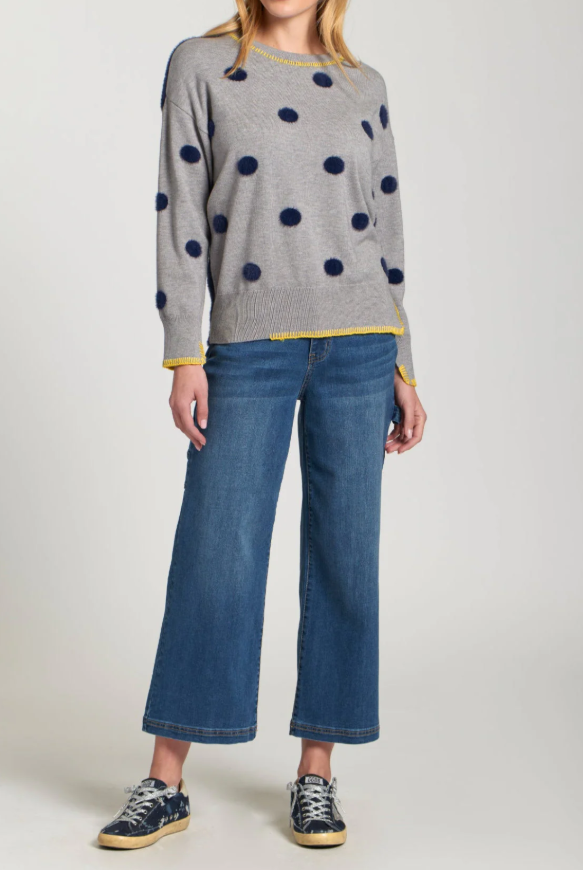 Women’s crew neck polka dot pullover with contrast stitching