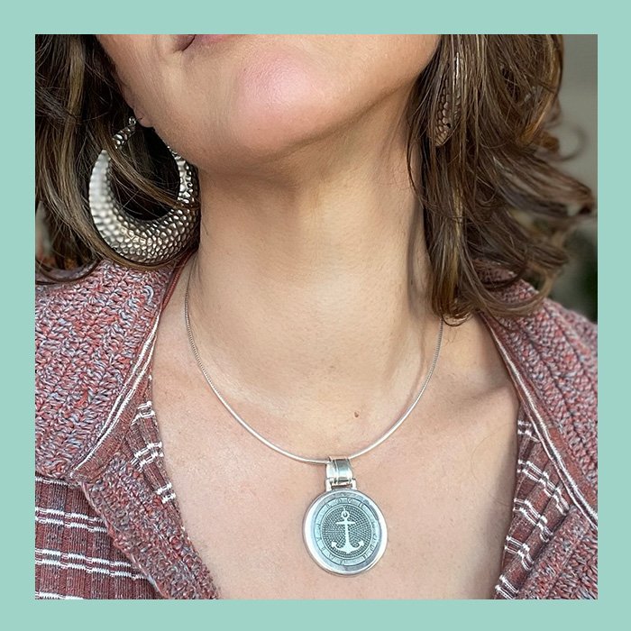 LOLA® Anchor Pendant – Daisy Trading - Main Image
