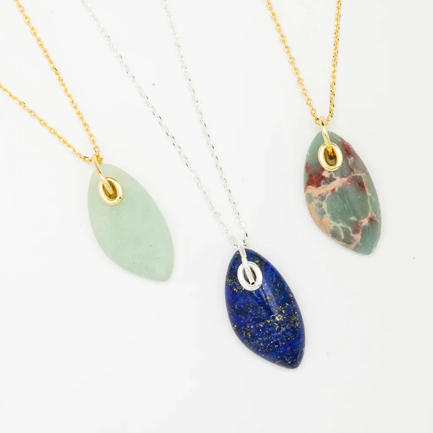Scout Curated Wears Organic Stone Necklace Labradorite/Gold - Stone of Magic