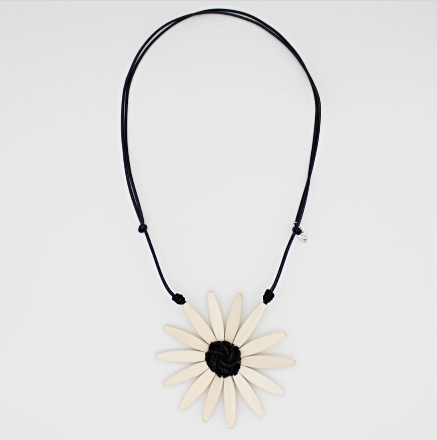 Sylca Amaya Flower Necklace White