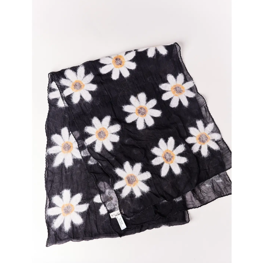 Elegant black scarf with white daisy details, made of merino wool and silk